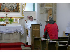 Bittprozession an der Weingartenkapelle (Foto: Karl-Franz Thiede)